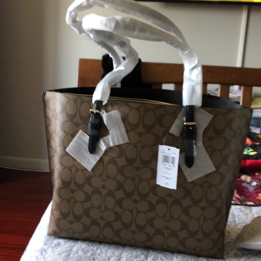 NWT Coach Mollie Tote in Signature Canvas
